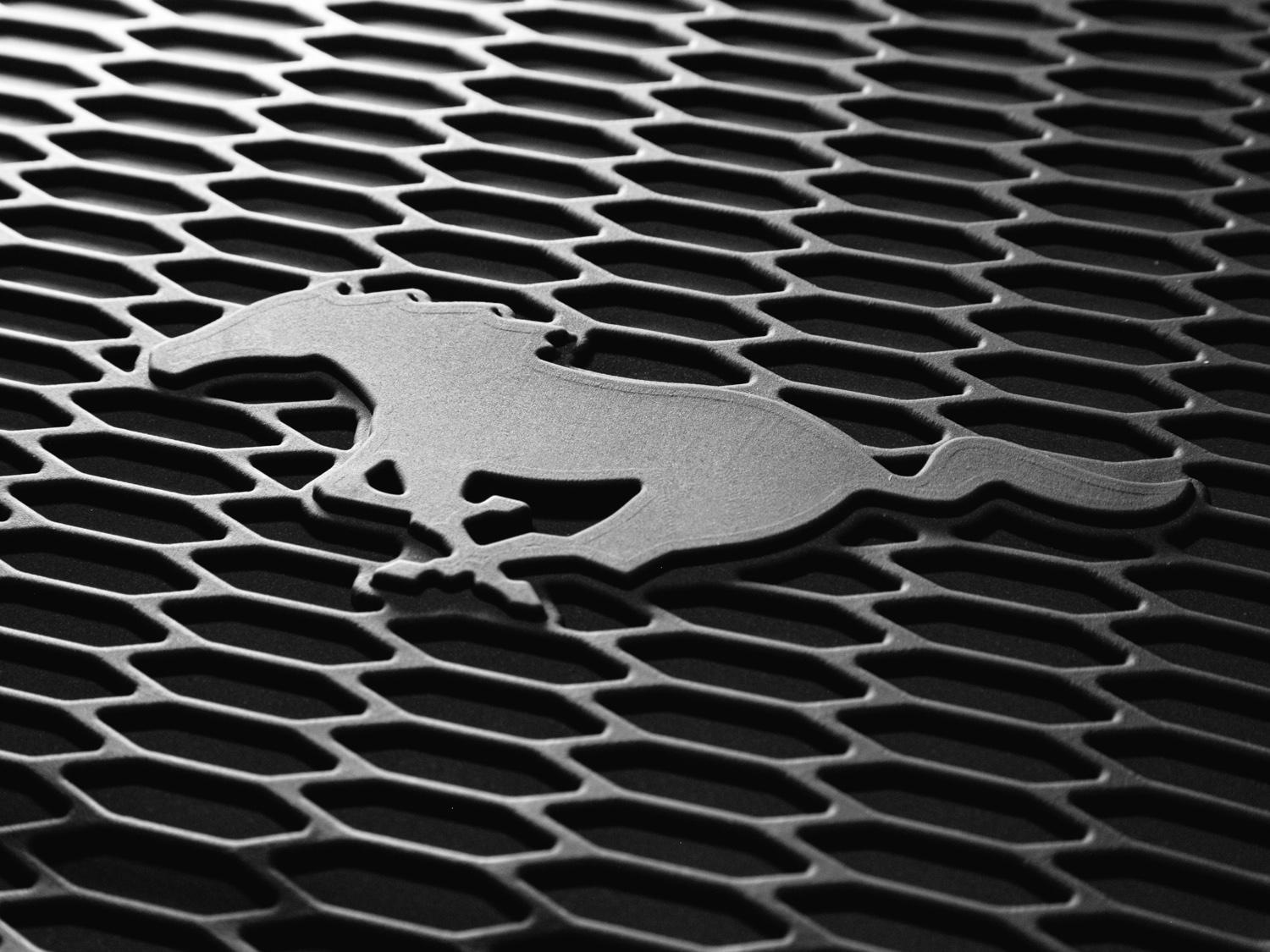 Image pour Doublures de plancher – Type plateau, toutes saisons, ensemble de 4, noires, avec emblème Mustang à partir de AccessoriesCanada