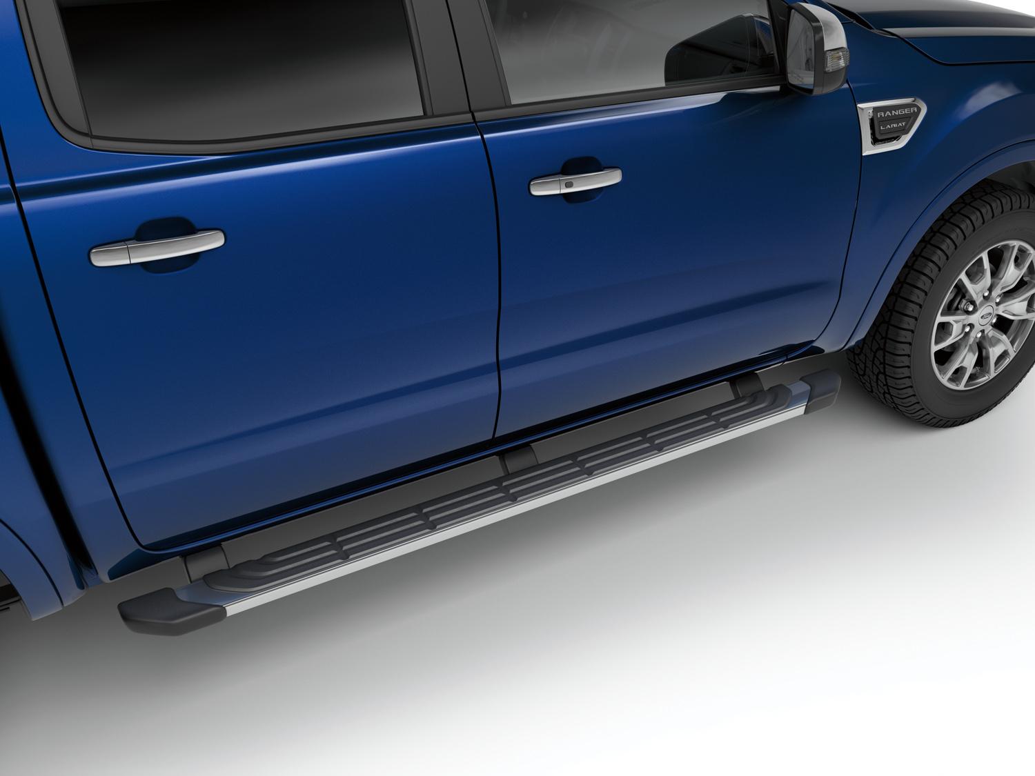 Image pour Marchepieds – Barres angulaires, 5 po, chromés, cabine double à partir de AccessoriesCanada
