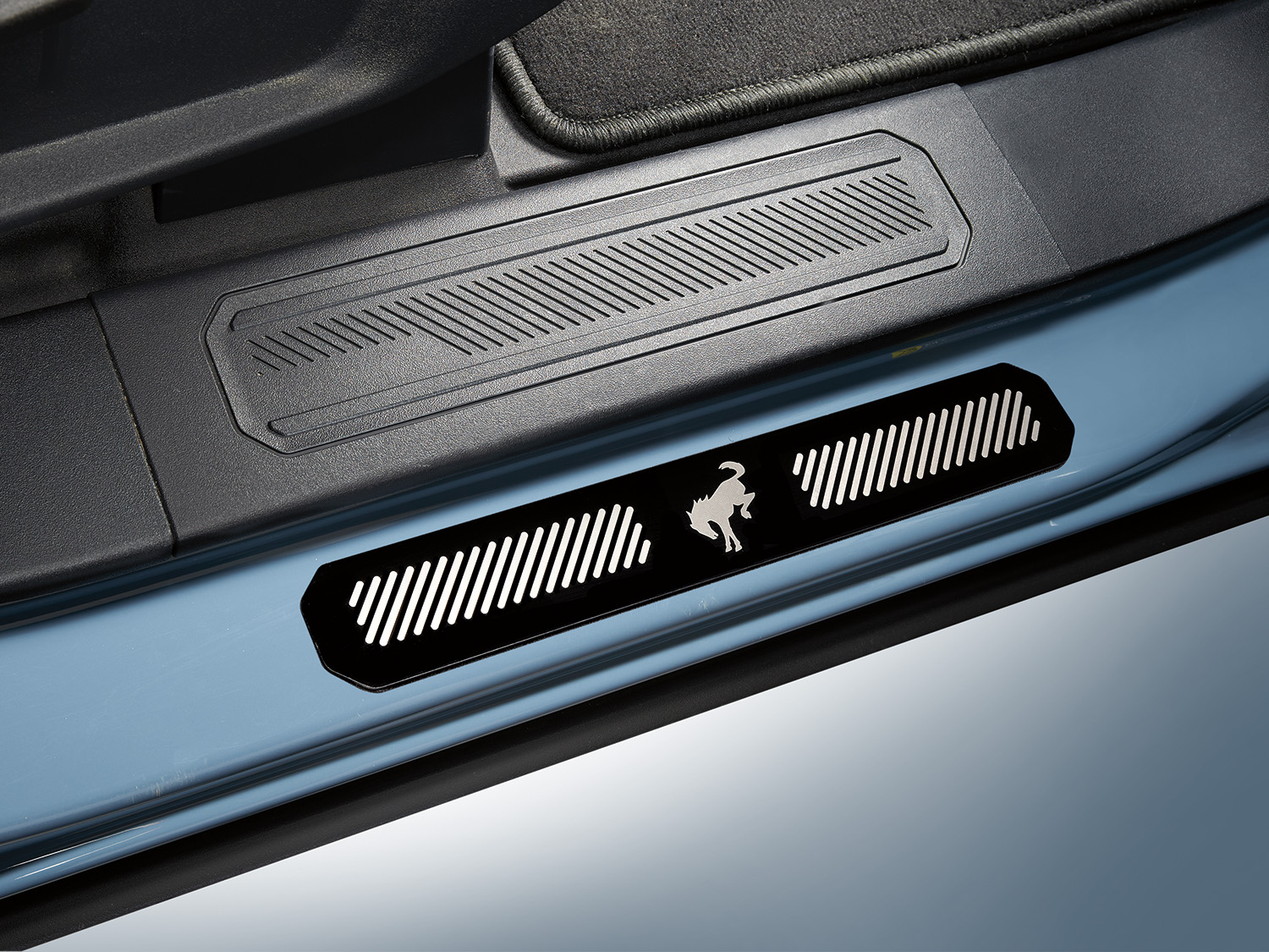 Image pour Enjoliveurs de seuil de porte Putco – Acier inoxydable à fini Black Platinum, quatre portes à partir de AccessoriesCanada