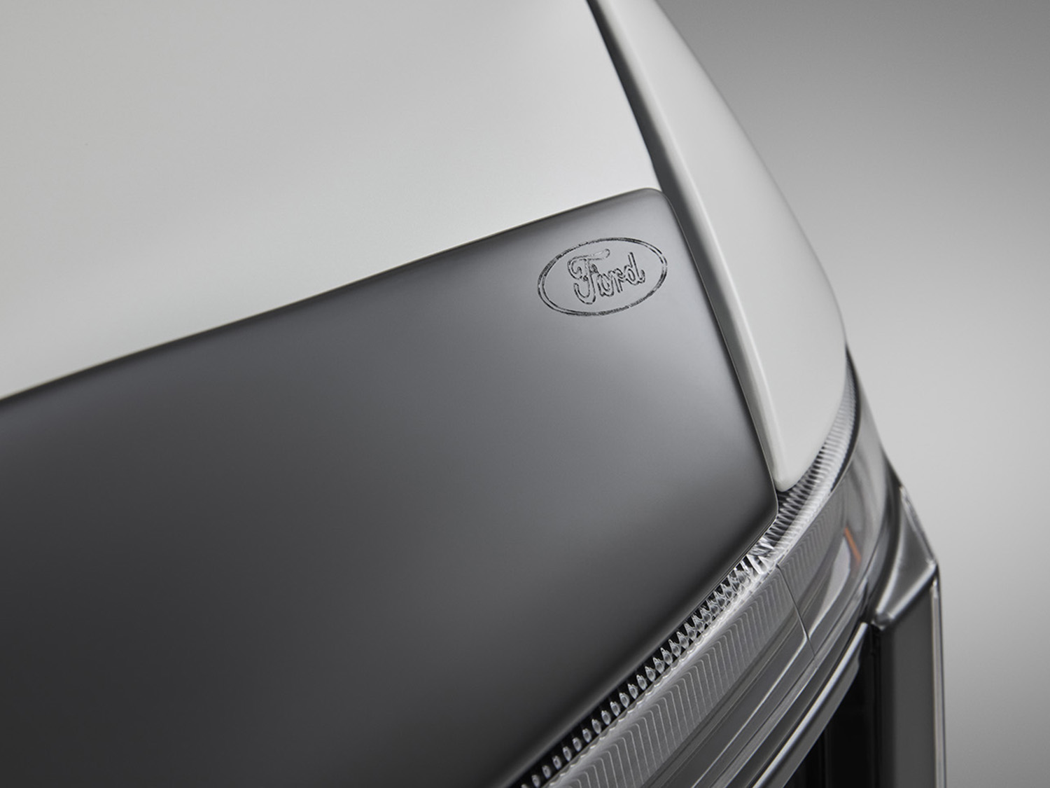 Expedition XL 2025-2026 Aeroskin® Hood Protector in Smoke by Husky